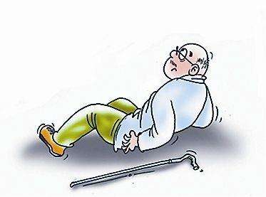 56歲老人散步時意外摔倒引發(fā)骨折，25保額遭拒賠，憑什么？